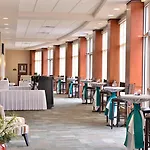 Holiday Inn Madison At The American Center By Ihg