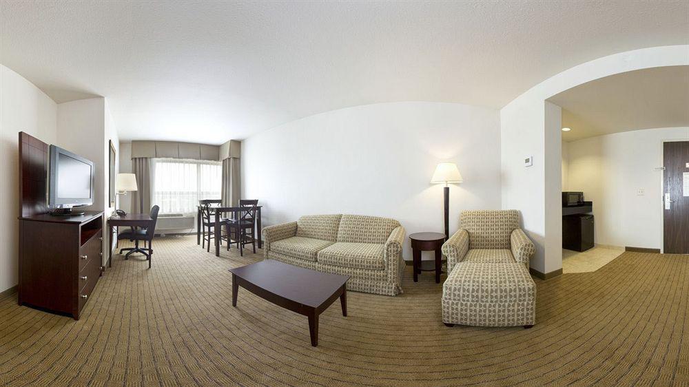 Hotel At The American Center By Ihg
