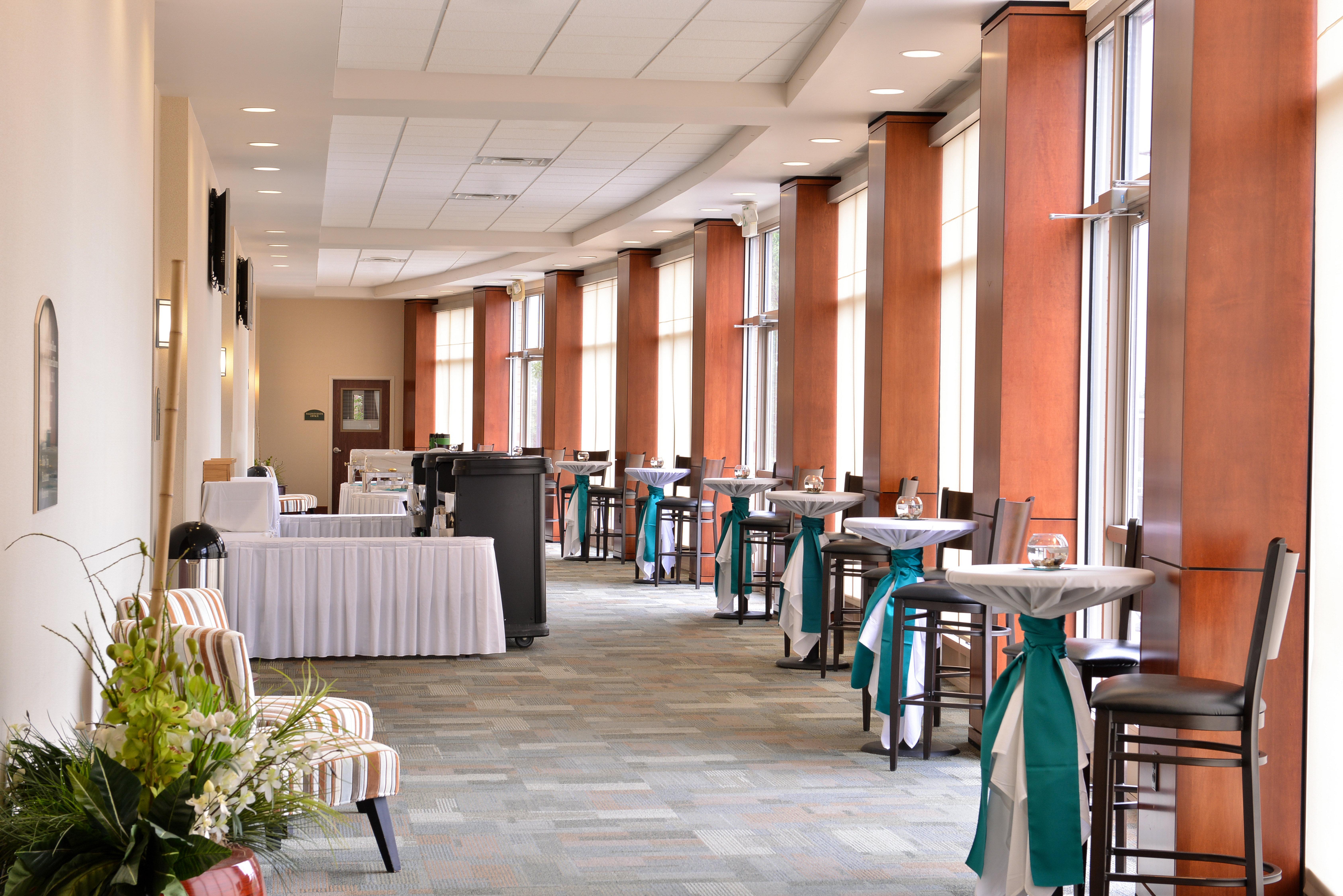 Hotel At The American Center By Ihg
